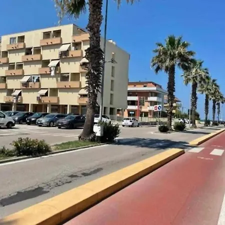 Ad Un Passo Dal Mare Apartment *