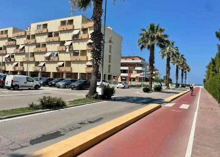 Ad Un Passo Dal Mare Apartment *